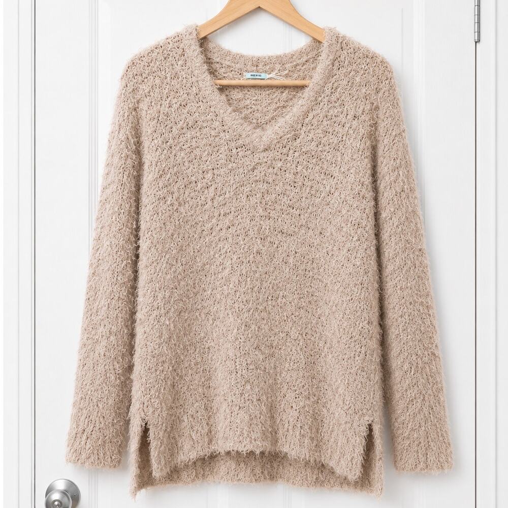 Kimchi Blue Women’s Medium Beige Fuzzy Shaggy Knit V-Neck Sweater Y2K Cozy
